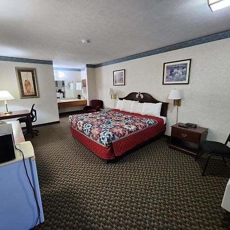 Americas Inn Bardstown Buitenkant foto