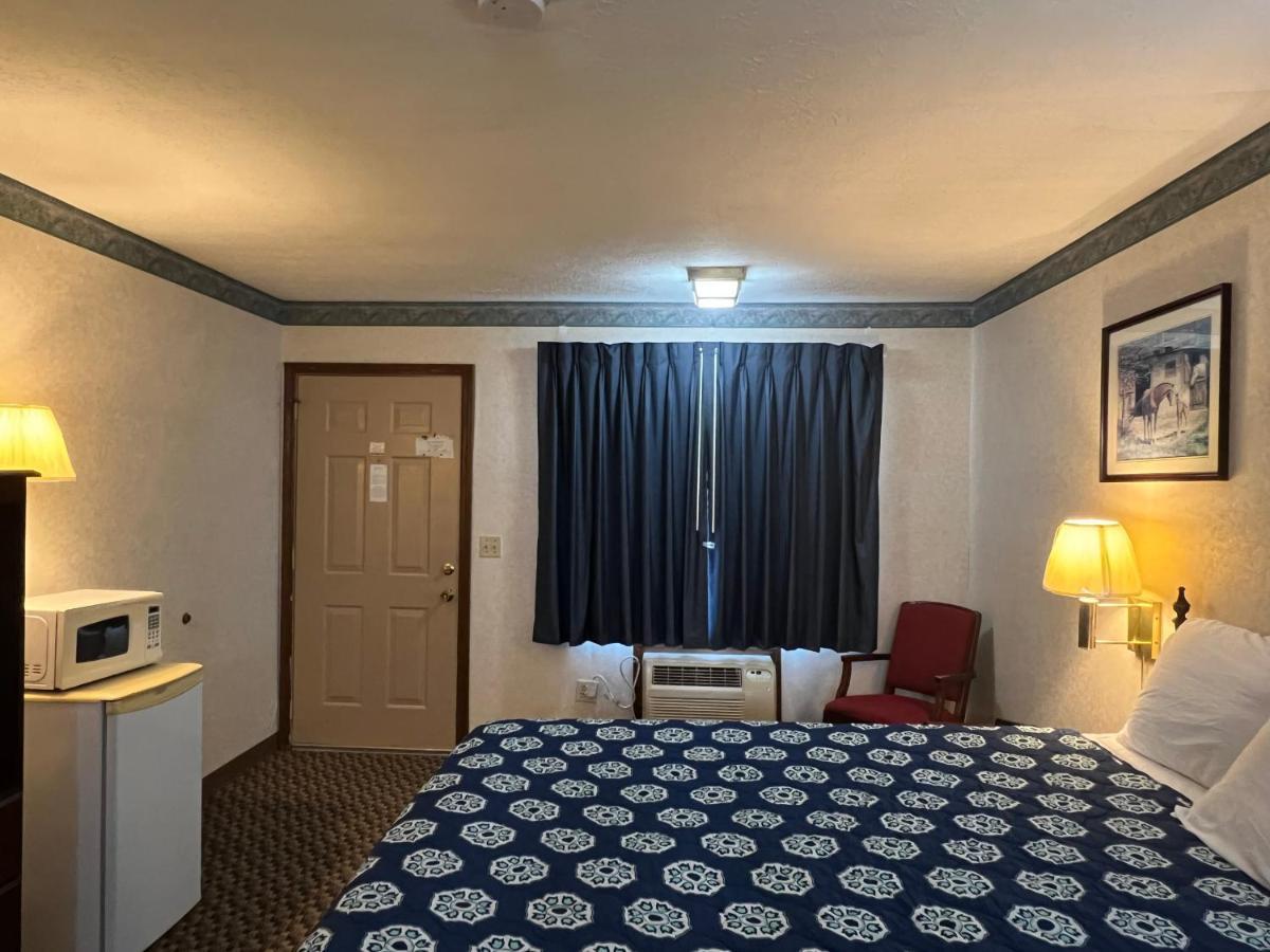 Americas Inn Bardstown Buitenkant foto