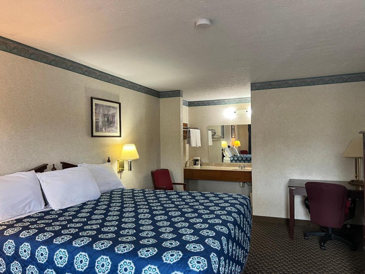 Americas Inn Bardstown Buitenkant foto