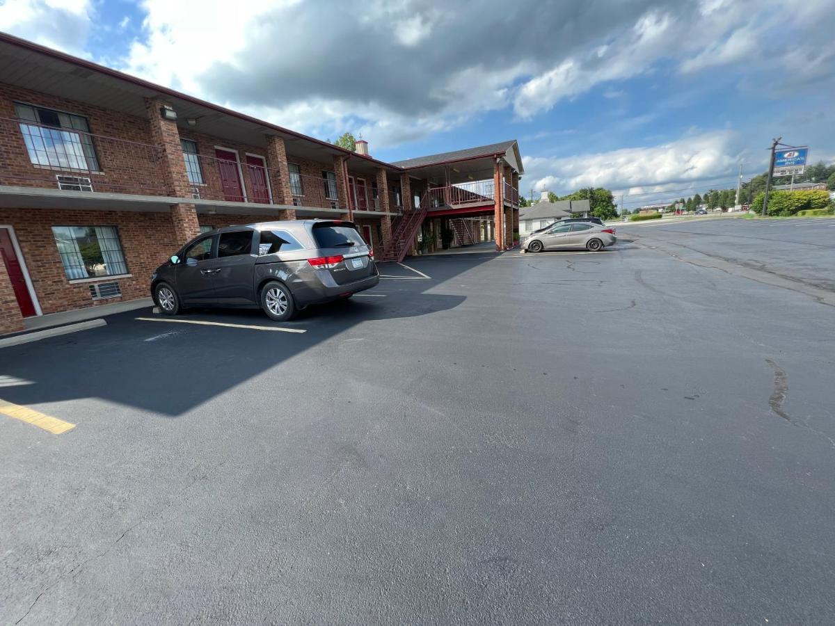Americas Inn Bardstown Buitenkant foto