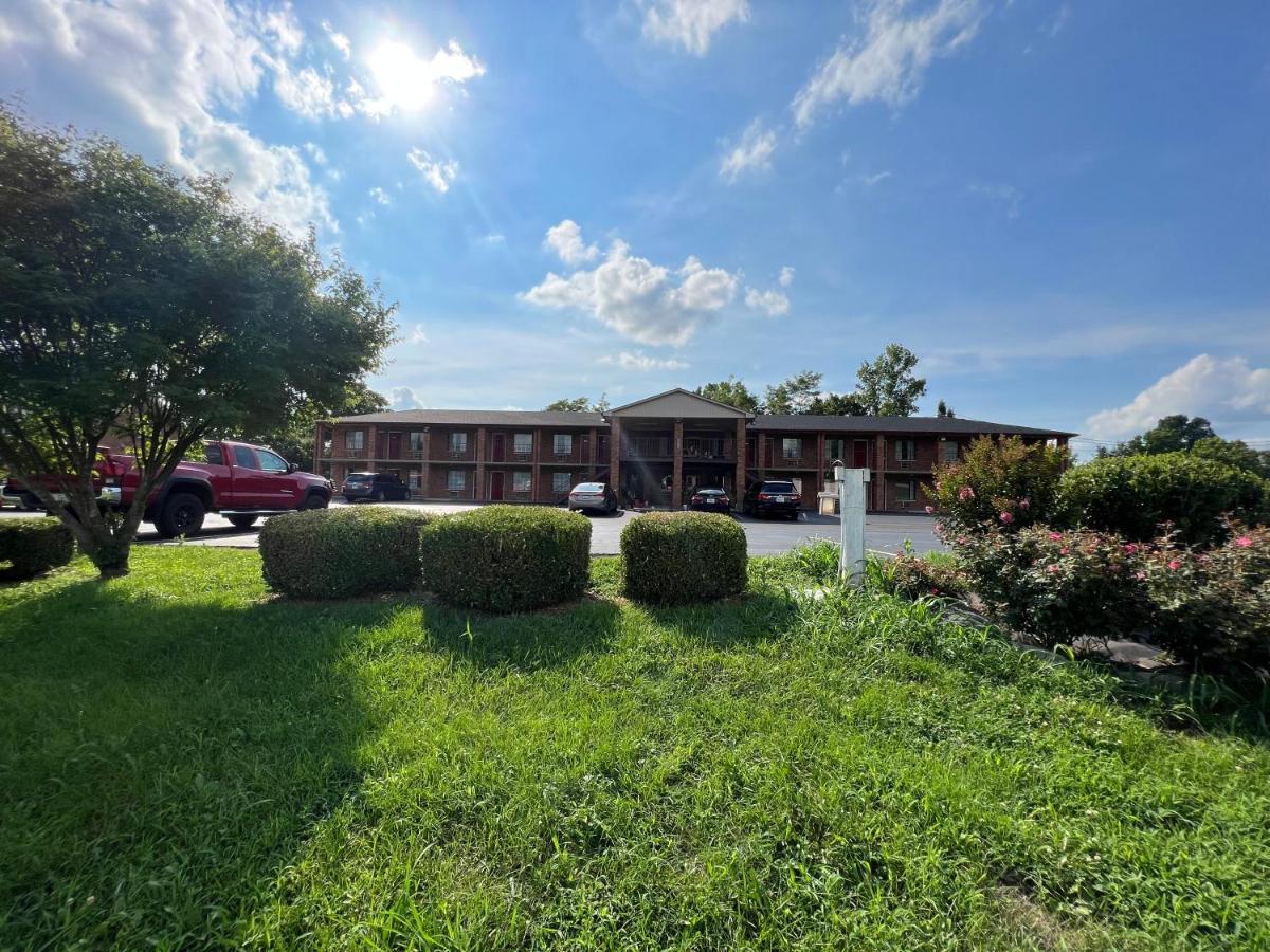 Americas Inn Bardstown Buitenkant foto