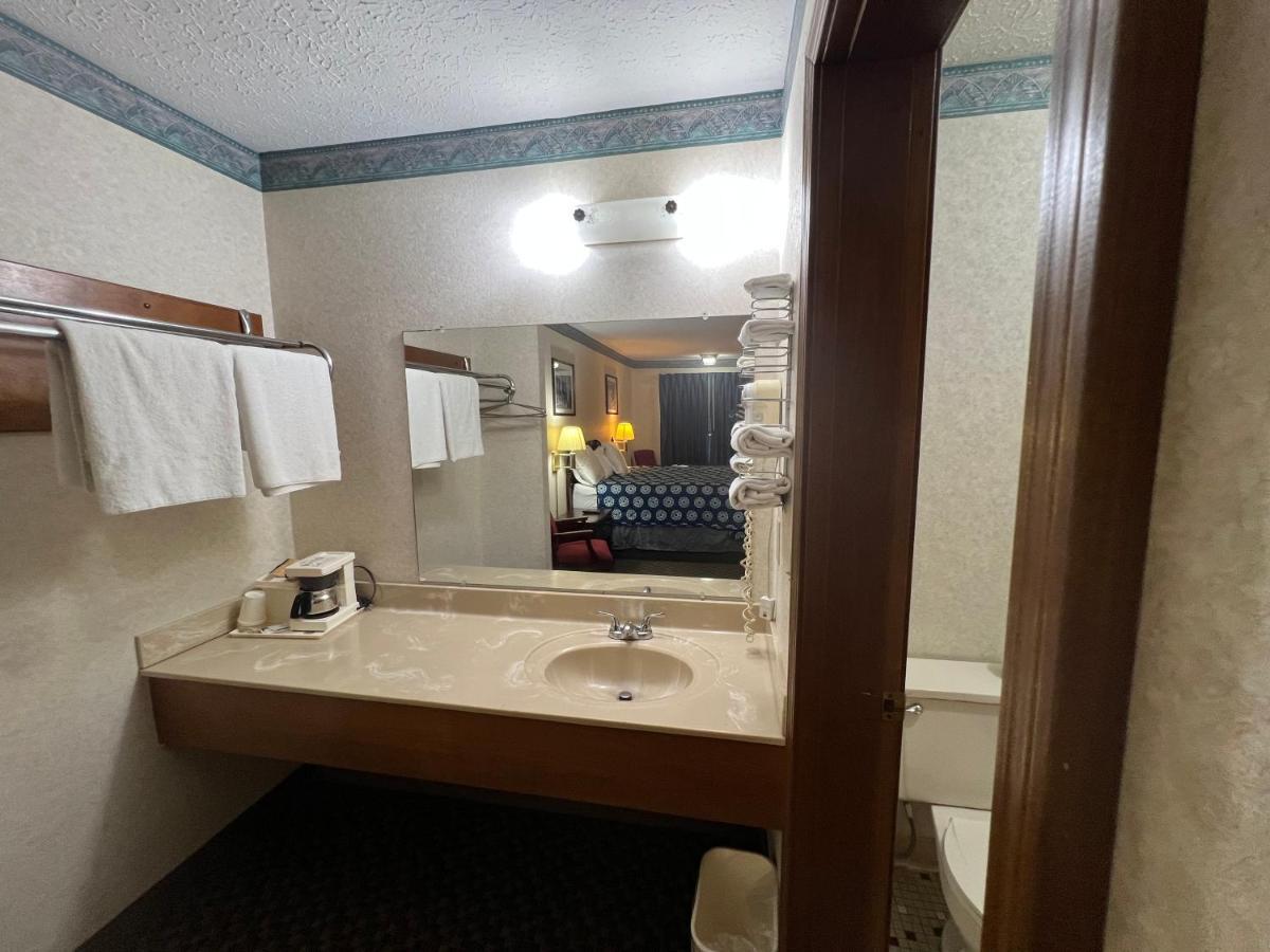 Americas Inn Bardstown Buitenkant foto