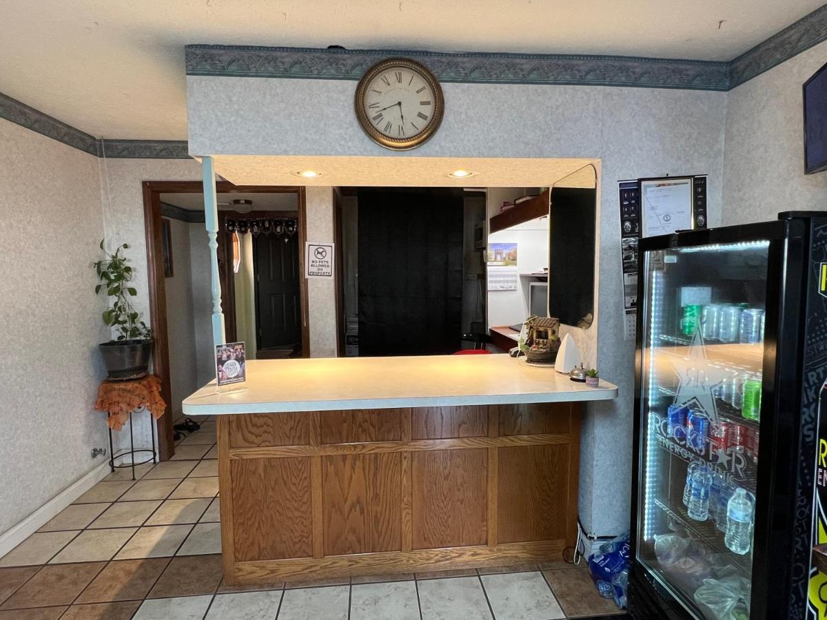 Americas Inn Bardstown Buitenkant foto