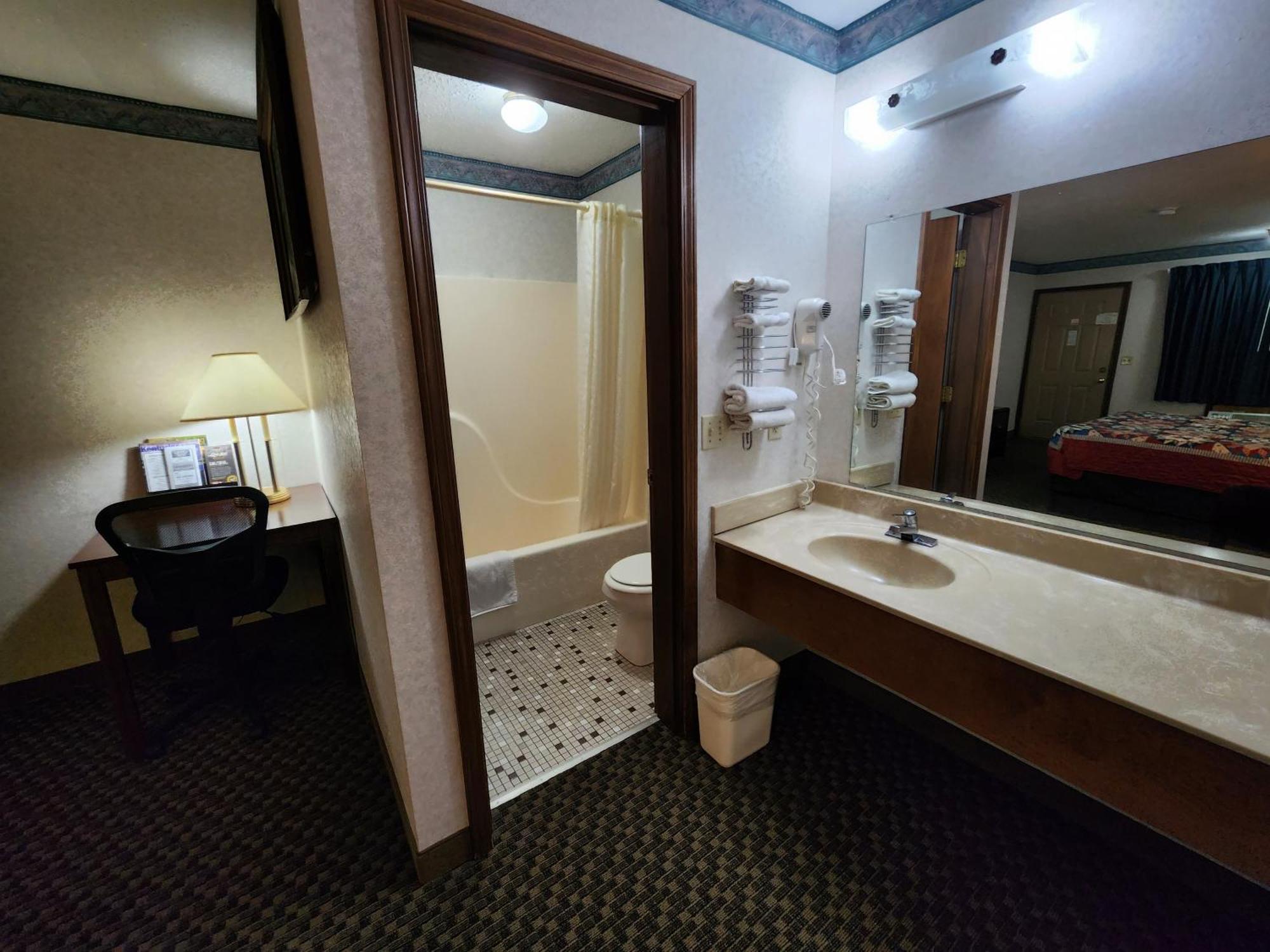 Americas Inn Bardstown Buitenkant foto