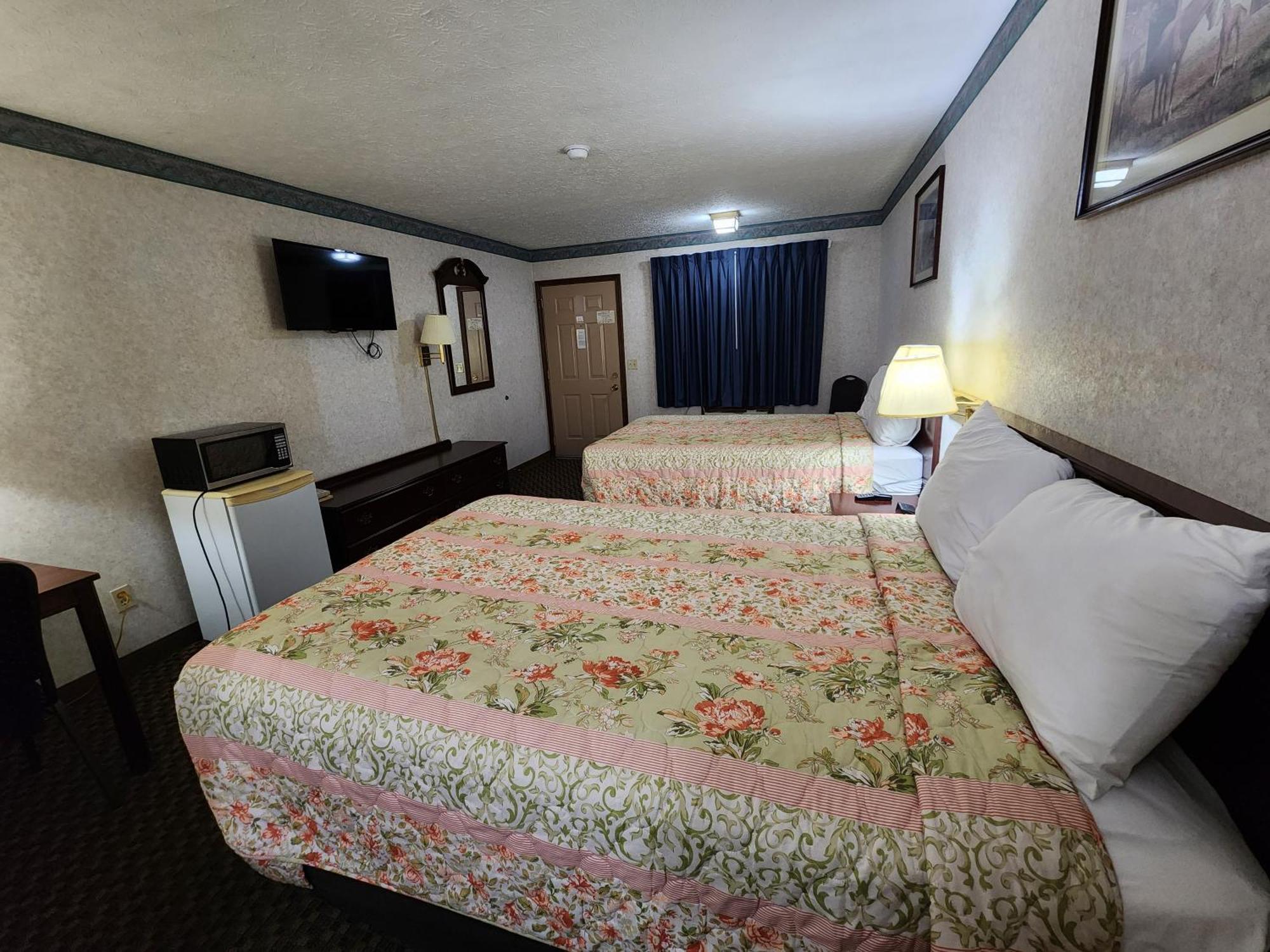 Americas Inn Bardstown Buitenkant foto