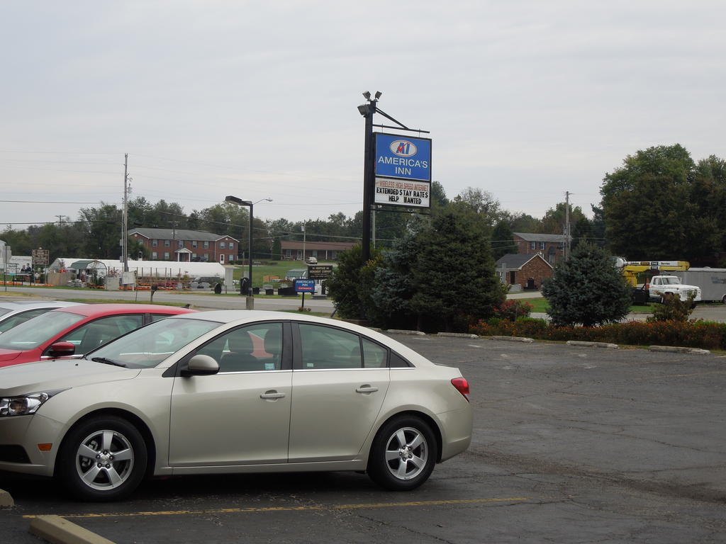 Americas Inn Bardstown Buitenkant foto