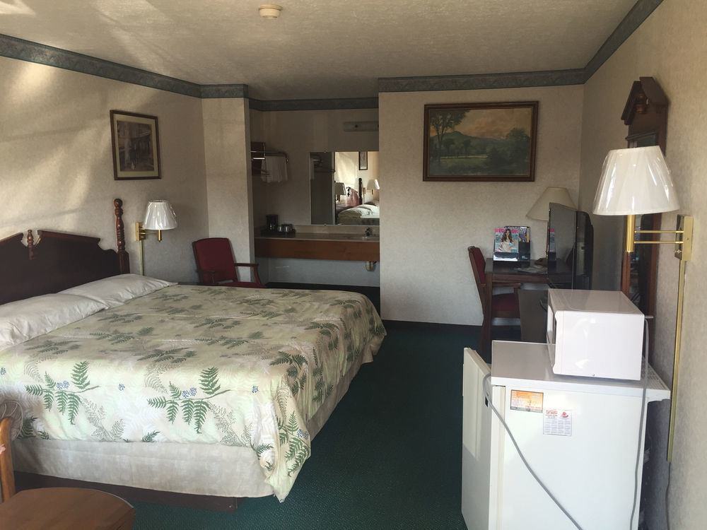 Americas Inn Bardstown Buitenkant foto