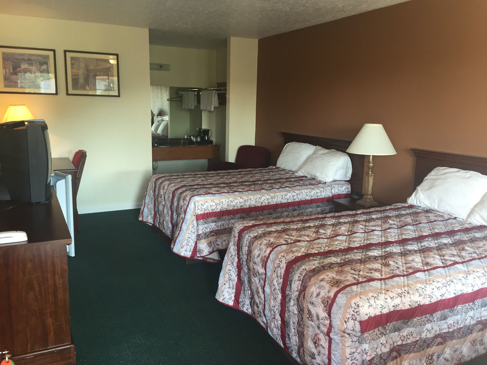 Americas Inn Bardstown Buitenkant foto