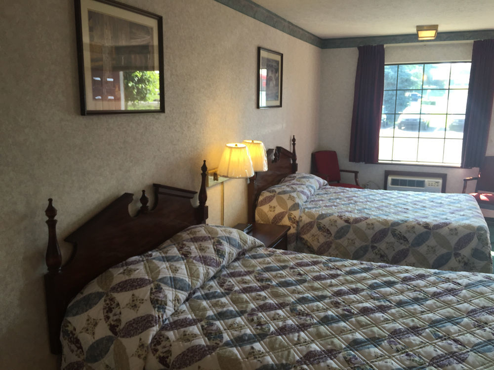 Americas Inn Bardstown Buitenkant foto