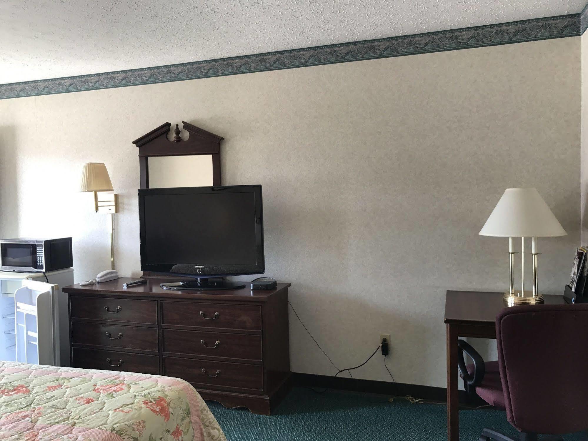 Americas Inn Bardstown Buitenkant foto