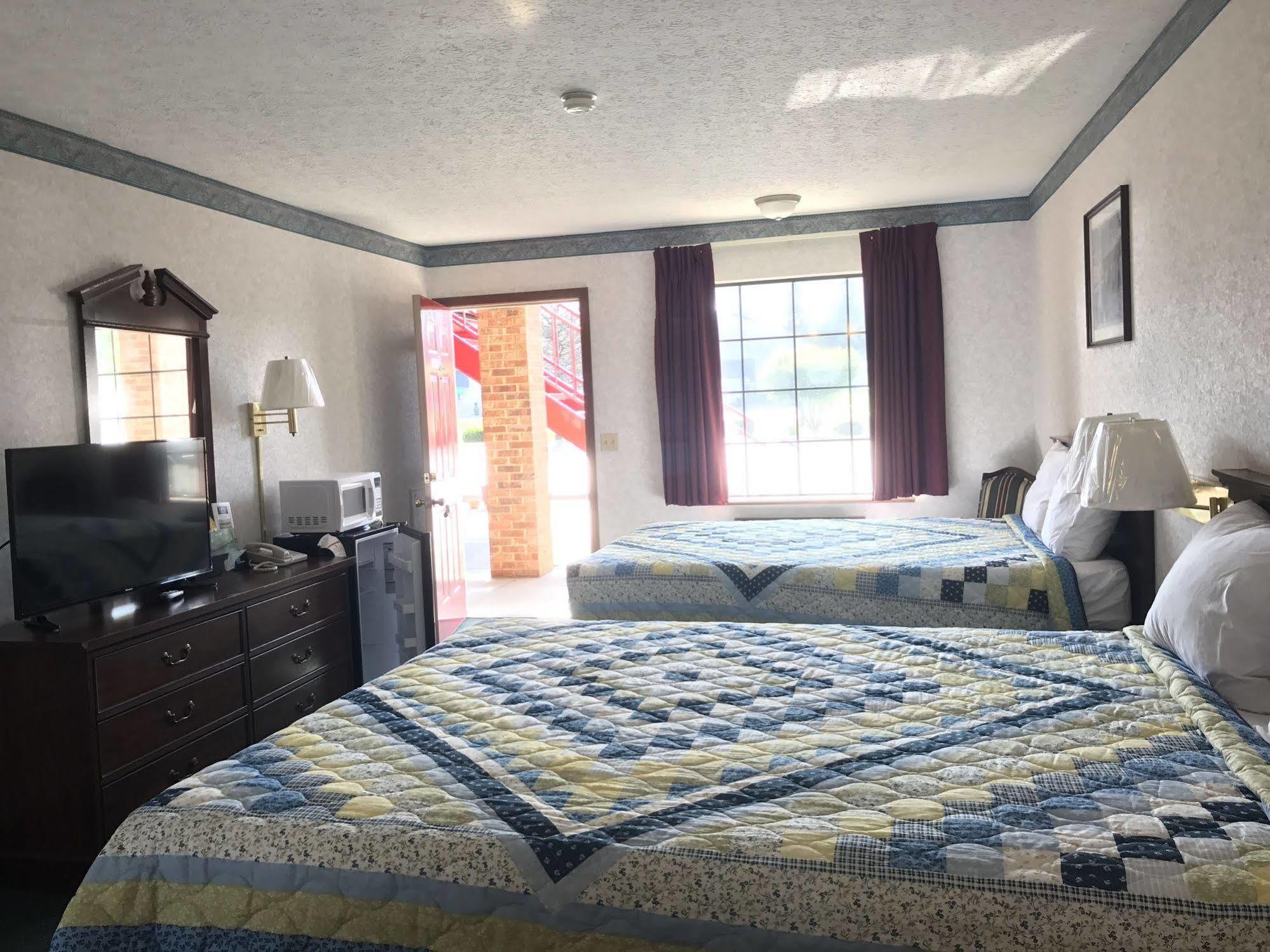 Americas Inn Bardstown Buitenkant foto