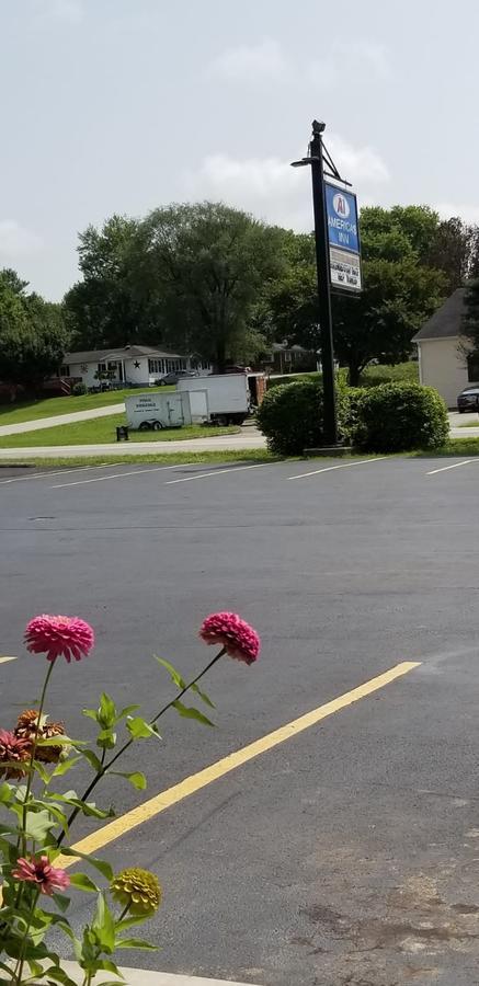 Americas Inn Bardstown Buitenkant foto